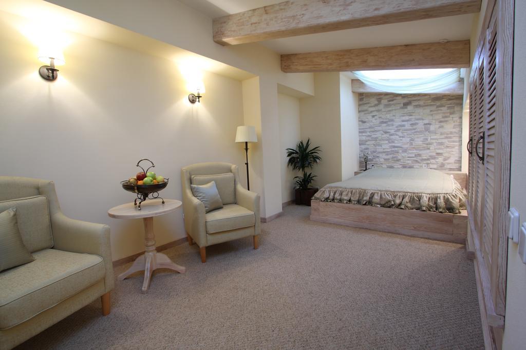 Park-Hotel Butenko Stable Protsev 外观 照片