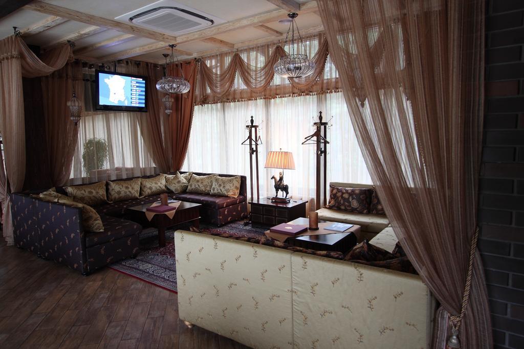 Park-Hotel Butenko Stable Protsev 外观 照片