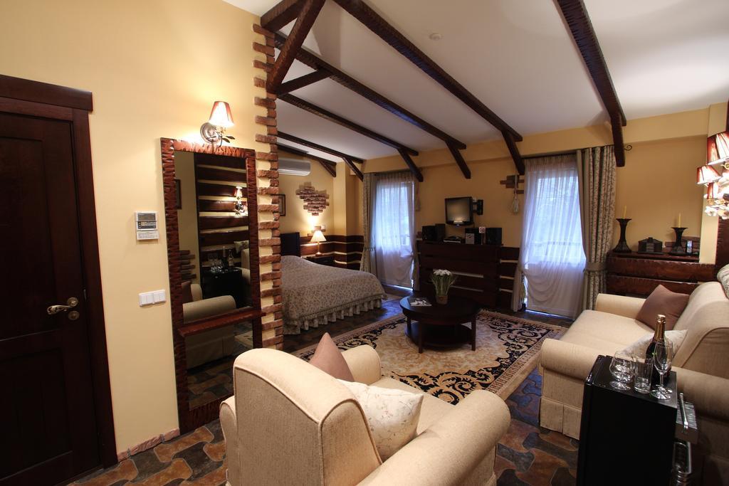 Park-Hotel Butenko Stable Protsev 外观 照片